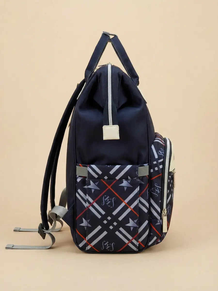 Kidilo Plaid-Print: black side view with plaid pocket and light zipper.