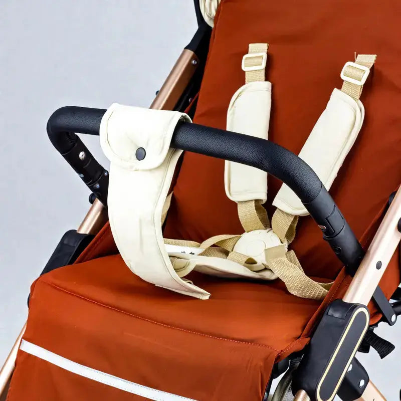 Lucid Easy Go LC2: Close-up of cream harness and black front bar on orange seat