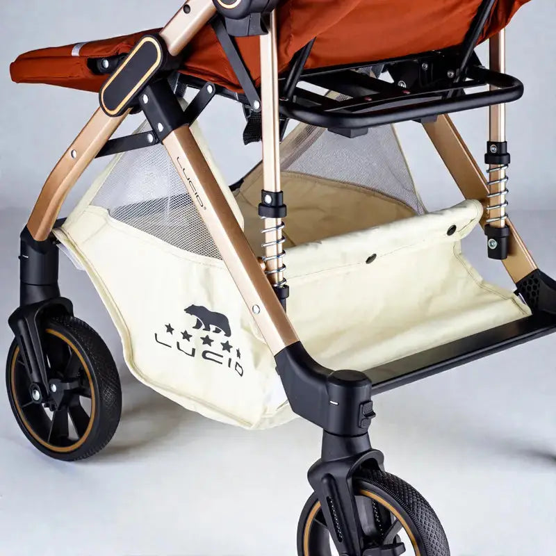 Lucid Easy Go LC2: Close-up of storage basket and front wheel pair