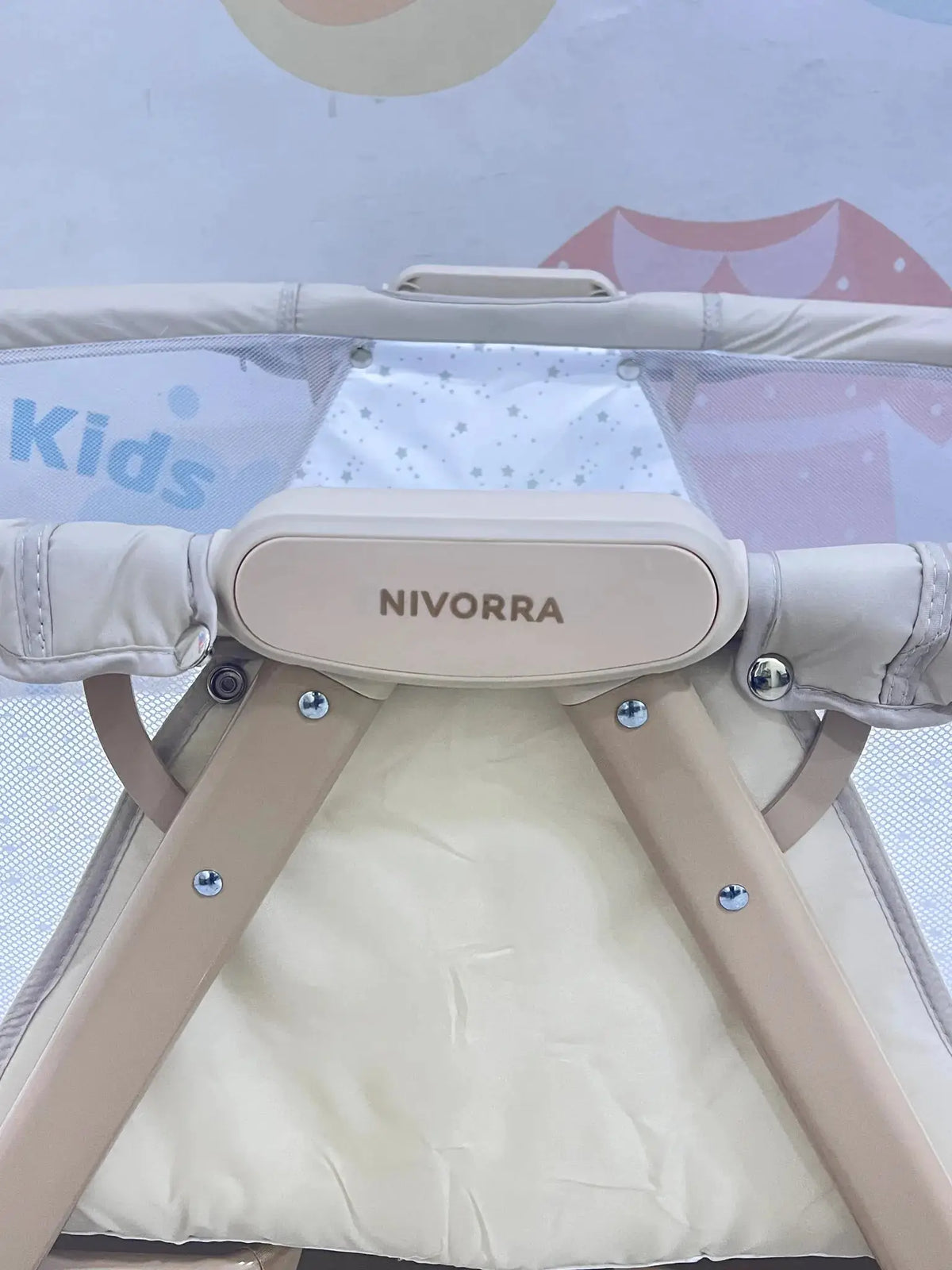 Nivorra NB-3F: close-up of beige frame joint and NIVORRA logo panel.