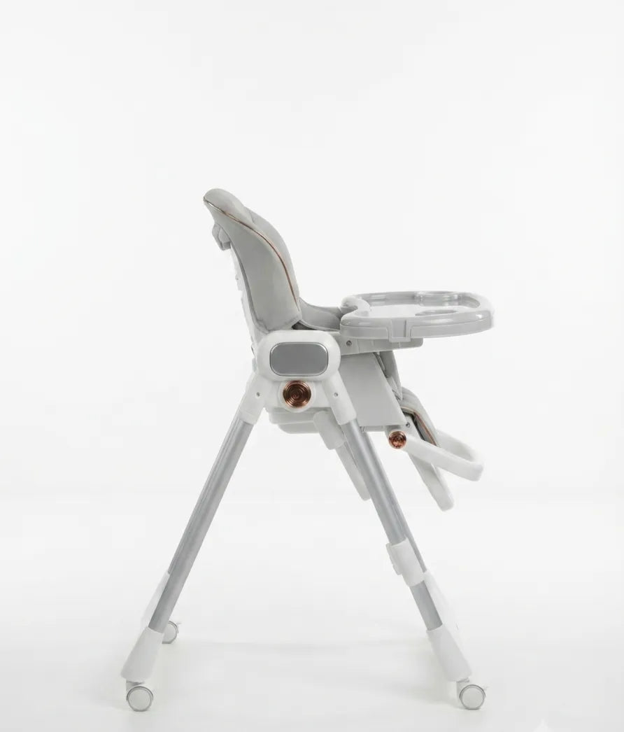 Umbrella X17 Pro: light grey high chair side view with tray and wheeled frame.